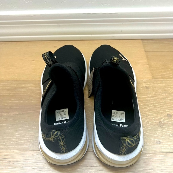 NWOT PUMA comfort sock-liner step-in. Low boot, Foam midsole, Rubber outsole. - Picture 3 of 4